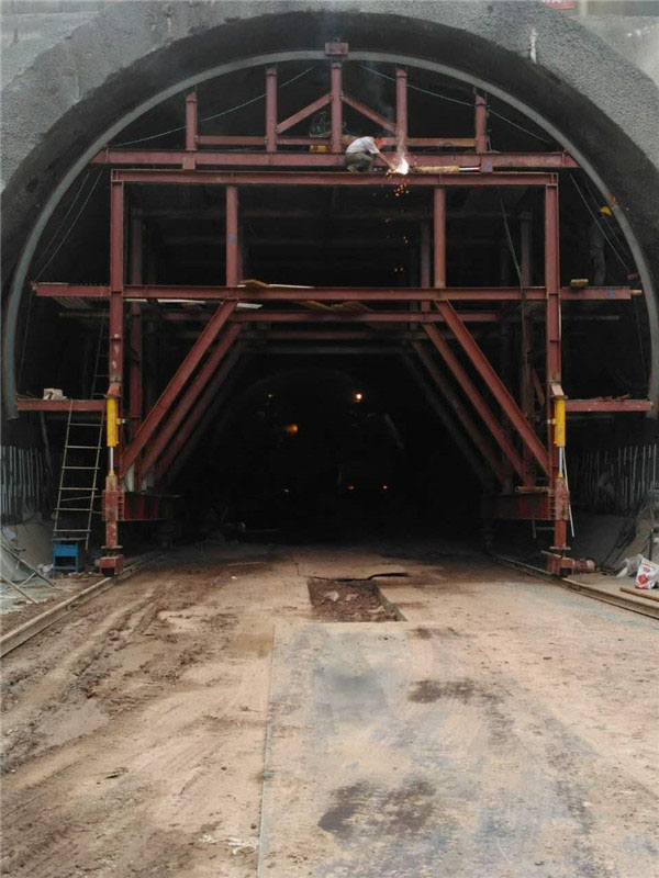 施工安管理:建筑施工襯砌臺車安操作規(guī)程 施工安管理:建筑施工襯砌臺車安操作規(guī)程