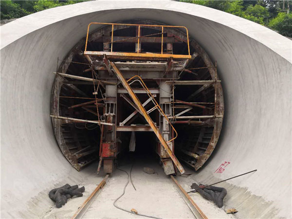 襯砌臺(tái)車的定位操作要怎么進(jìn)行？