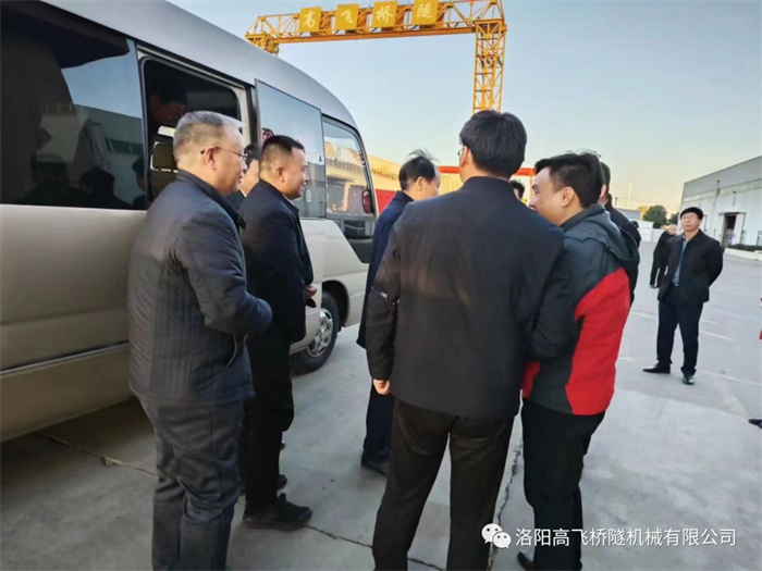 熱烈歡迎省政府參事、省工信廳原廳長李濤一行蒞臨高飛橋隧調(diào)研指導